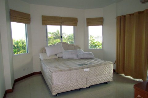 Casa de 3 dormitorios en Pattaya, Tailandia № 24226 - foto 15