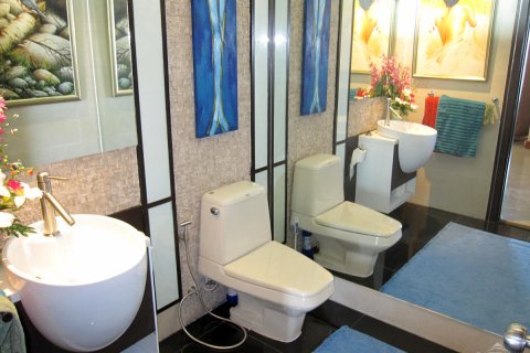 Condominio de 2 dormitorios en Pattaya, Tailandia № 22840 - foto 2