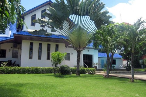 Casa de 6 dormitorios en Pattaya, Tailandia № 22952 - foto 2