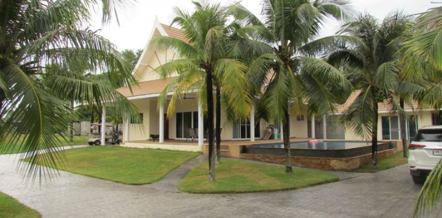 Casa de 3 dormitorios en Pattaya, Tailandia № 21254