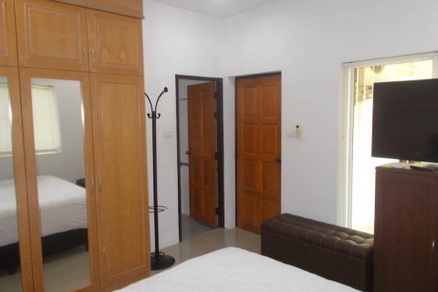 Casa de 4 dormitorios en Pattaya, Tailandia № 22172 - foto 14