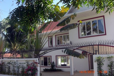 Casa de 5 dormitorios en Pattaya, Tailandia № 23400 - foto 2