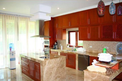 Casa de 5 dormitorios en Pattaya, Tailandia № 23657 - foto 12