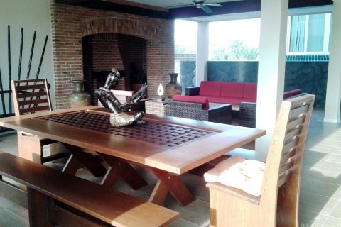 Casa de 5 dormitorios en Pattaya, Tailandia № 24082 - foto 16