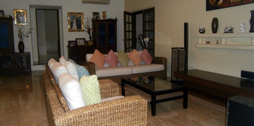 Casa de 3 dormitorios en Pattaya, Tailandia № 24158