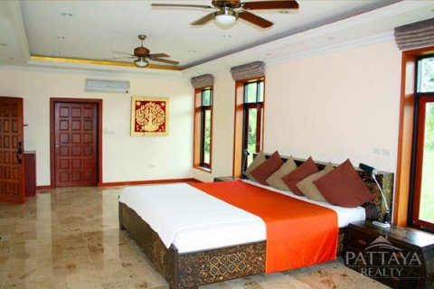 Casa de 5 dormitorios en Pattaya, Tailandia № 23657 - foto 15