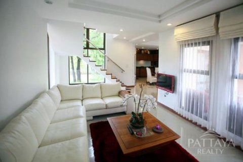 Casa de 5 dormitorios en Pattaya, Tailandia № 23997