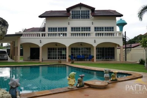 Casa de 5 dormitorios en Pattaya, Tailandia № 21271