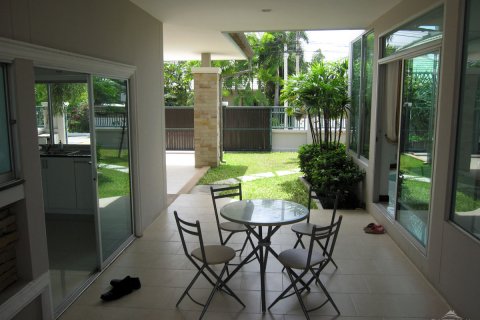 Casa de 3 dormitorios en Pattaya, Tailandia № 23256 - foto 13