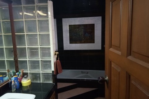Casa de 4 dormitorios en Bangkok, Tailandia № 21931 - foto 16