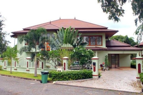 Casa de 4 dormitorios en Pattaya, Tailandia № 23643 - foto 2
