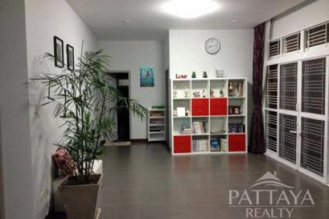 Casa de 3 dormitorios en Pattaya, Tailandia № 24384 - foto 8