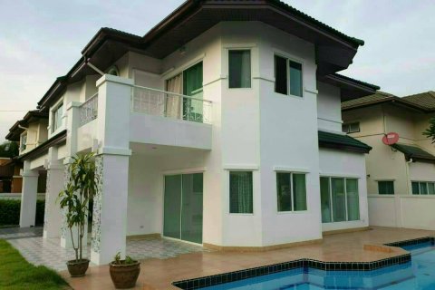 Casa de 3 dormitorios en Pattaya, Tailandia № 22354 - foto 27