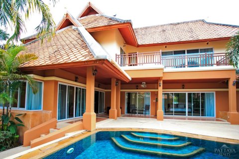 Casa de 5 dormitorios en Pattaya, Tailandia № 24360 - foto 4