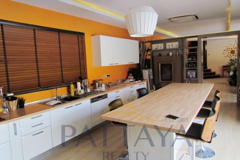 Casa de 4 dormitorios en Pattaya, Tailandia № 20876 - foto 16