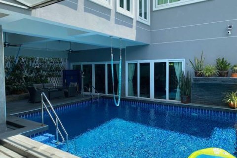 Casa de 4 dormitorios en Pattaya, Tailandia № 22081 - foto 4