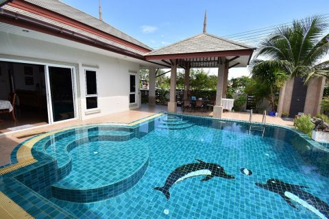 Casa de 4 dormitorios en Pattaya, Tailandia № 20842