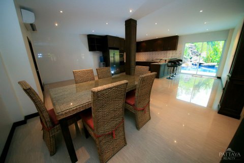 Casa de 4 dormitorios en Jomtien Beach, Pattaya, Tailandia № 24045 - foto 8