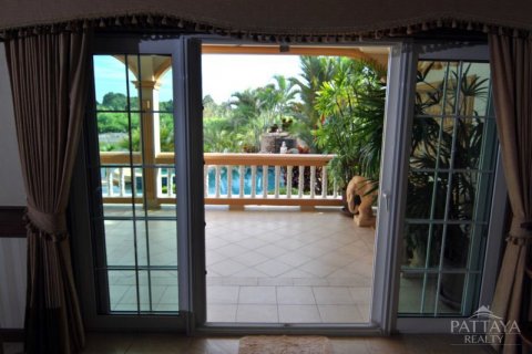 Casa de 5 dormitorios en Pattaya, Tailandia № 23417 - foto 9