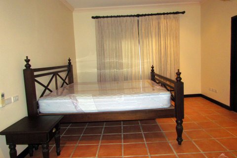 Casa de 4 dormitorios en Pattaya, Tailandia № 24067 - foto 12