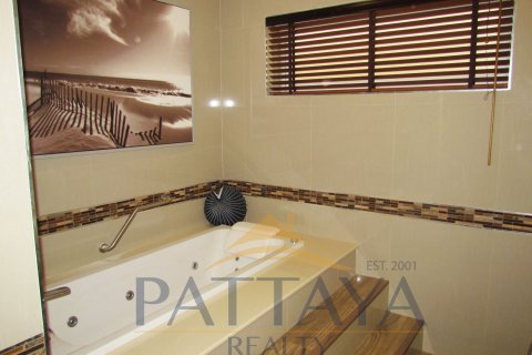 Casa de 4 dormitorios en Pattaya, Tailandia № 20876 - foto 23