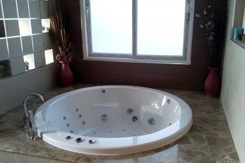 Casa de 5 dormitorios en Pattaya, Tailandia № 24082 - foto 13