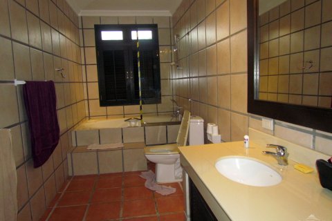 Casa de 4 dormitorios en Pattaya, Tailandia № 24068 - foto 19