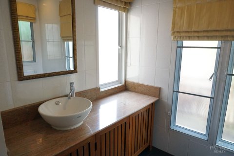 Casa de 5 dormitorios en Pattaya, Tailandia № 24359 - foto 18