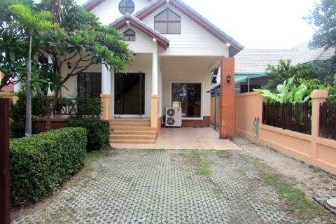 Casa de 3 dormitorios en Pattaya, Tailandia № 22784 - foto 2