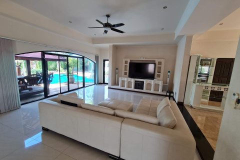 Casa de 6 dormitorios en Pattaya, Tailandia № 22401 - foto 20