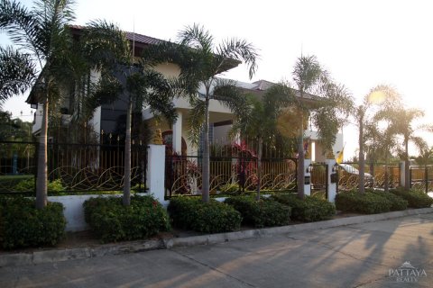 Casa de 4 dormitorios en Pattaya, Tailandia № 24169