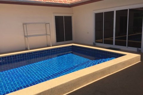 Casa de 4 dormitorios en Pattaya, Tailandia № 22172 - foto 4