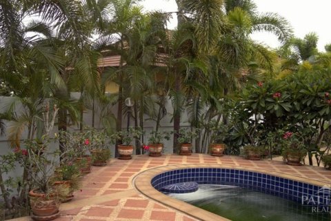 Casa de 4 dormitorios en Pattaya, Tailandia № 24381 - foto 2
