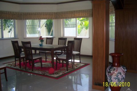 Casa de 4 dormitorios en Pattaya, Tailandia № 22974 - foto 4