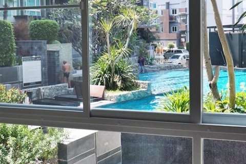 Sobre plano Apus en Pattaya, Tailandia № 27453 - foto 16
