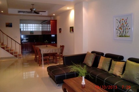 Casa de 2 dormitorios en Pattaya, Tailandia № 24014 - foto 2