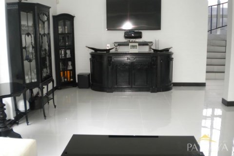 Casa de 3 dormitorios en Jomtien Beach, Pattaya, Tailandia № 21284 - foto 17