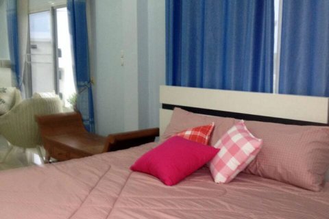 Casa de 5 dormitorios en Jomtien Beach, Pattaya, Tailandia № 24061 - foto 17