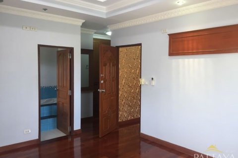 Casa de 4 dormitorios en Pattaya, Tailandia № 21631 - foto 11