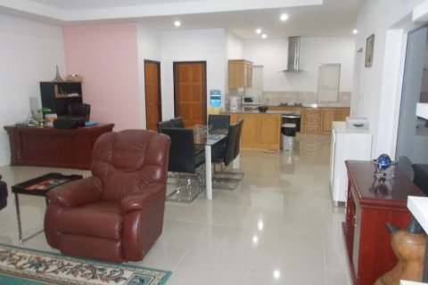 Casa de 4 dormitorios en Pattaya, Tailandia № 22172 - foto 16