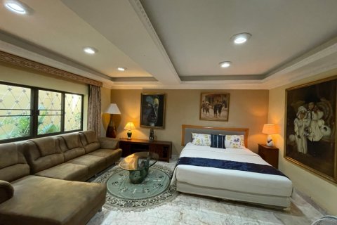 Casa de 4 dormitorios en Jomtien Beach, Pattaya, Tailandia № 22527 - foto 19