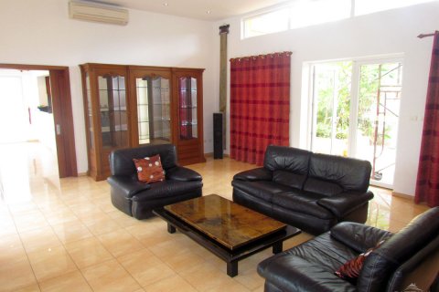 Casa de 4 dormitorios en Pattaya, Tailandia № 20738 - foto 18