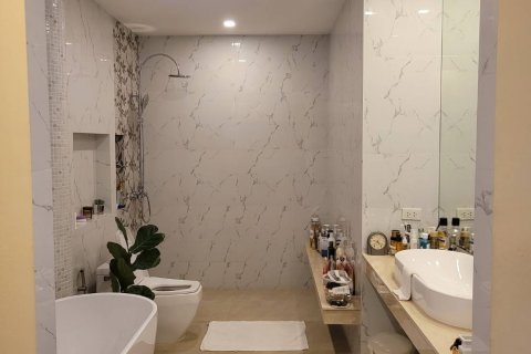 Casa de 5 dormitorios en Pattaya, Tailandia № 22389 - foto 4
