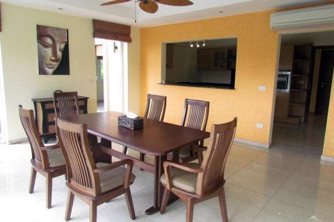 Casa de 5 dormitorios en Pattaya, Tailandia № 20120 - foto 26