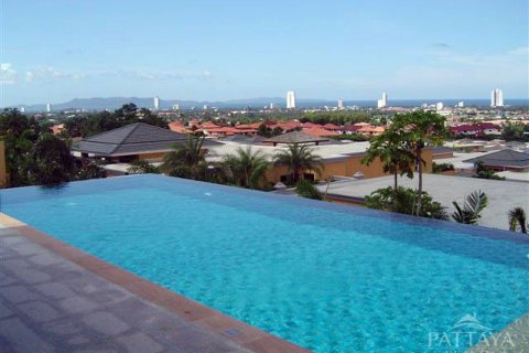 Casa de 4 dormitorios en Pattaya, Tailandia № 23349