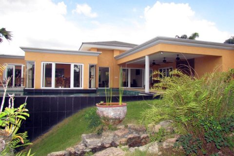 Casa de 5 dormitorios en Pattaya, Tailandia № 20120 - foto 3