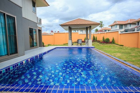 Casa de 4 dormitorios en Pattaya, Tailandia № 20492 - foto 5