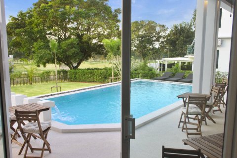 Casa de 4 dormitorios en Pattaya, Tailandia № 22156 - foto 13