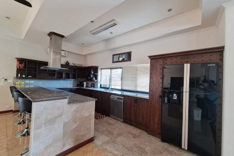 Casa de 6 dormitorios en Pattaya, Tailandia № 22401 - foto 25