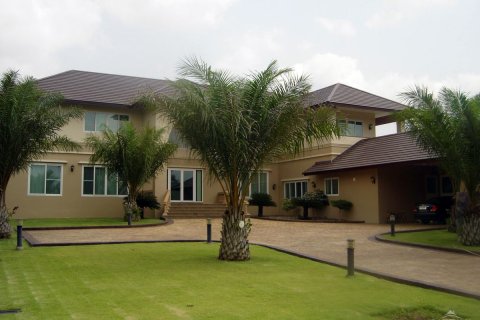 Casa de 4 dormitorios en Pattaya, Tailandia № 23283 - foto 3